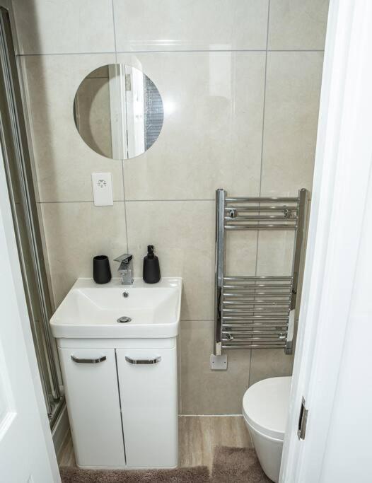 Aylesbury Apartment 1 With Free Parking Exterior foto