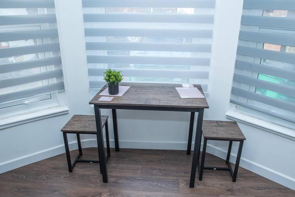 Aylesbury Apartment 1 With Free Parking Exterior foto