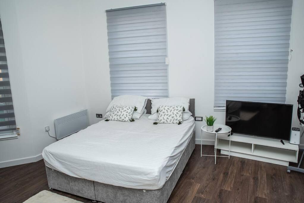 Aylesbury Apartment 1 With Free Parking Exterior foto