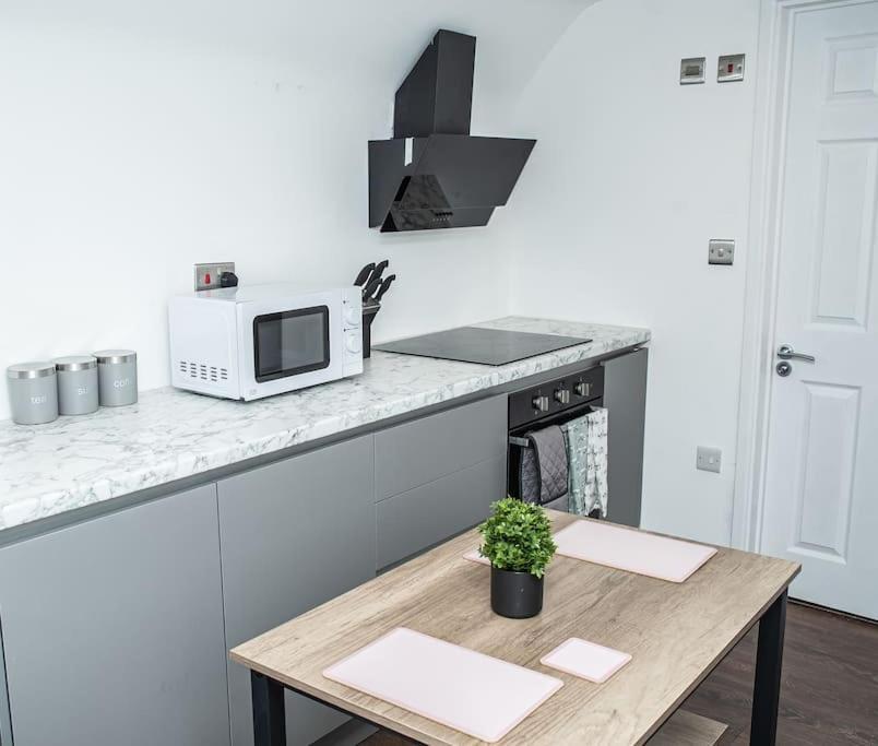 Aylesbury Apartment 1 With Free Parking Exterior foto